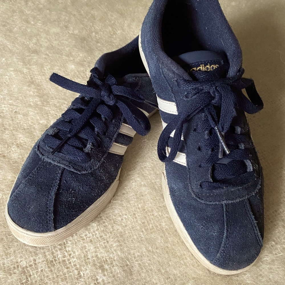Navy Adidas Courtset sneakers